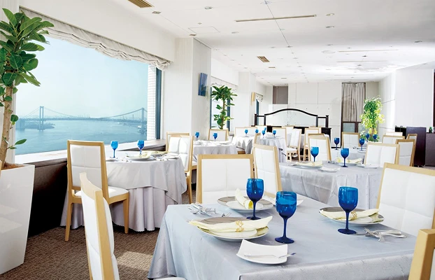 写真：アジュール竹芝21階のレストラン